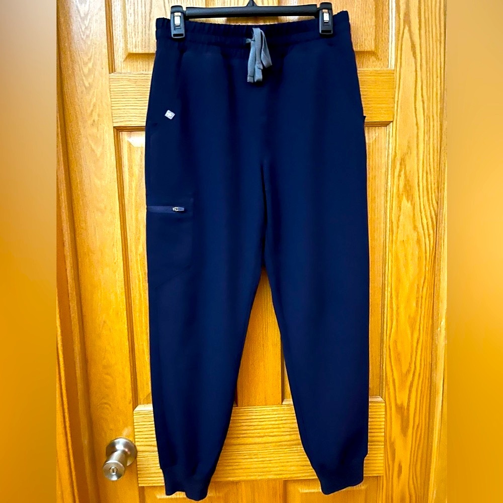 Figs Bundle of 5 High Waisted Zamora Joggers Scrub Pants - Picture 3 of 6